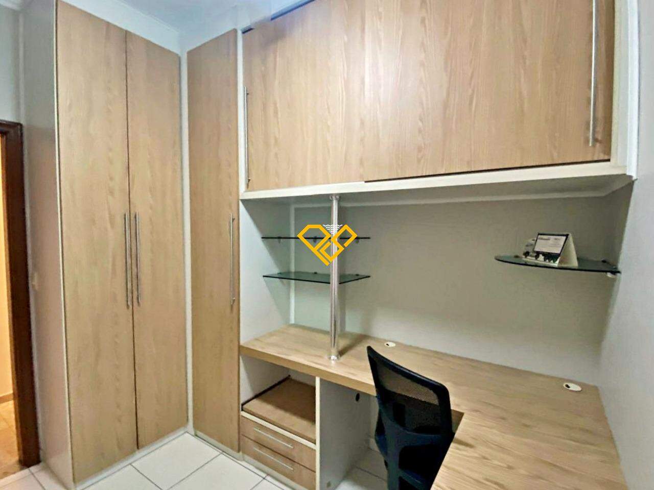 Apartamento para aluguel no Boqueirão: Dependência - escritório