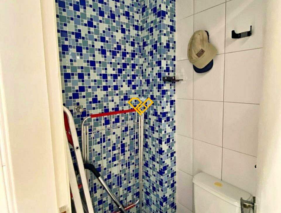 Apartamento para aluguel no Boqueirão: Wc de serviço