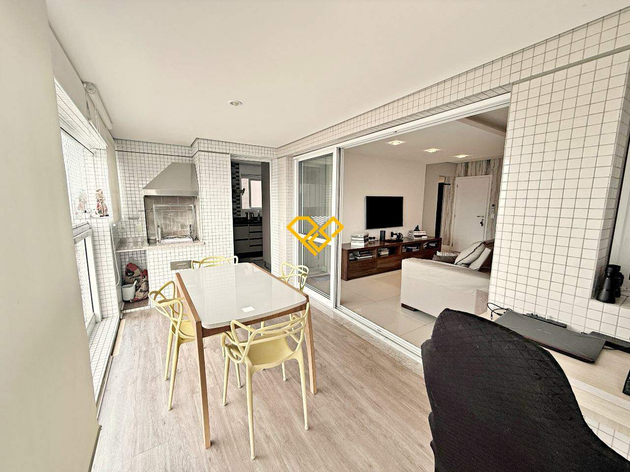 Apartamento à venda no Embaré: Varanda