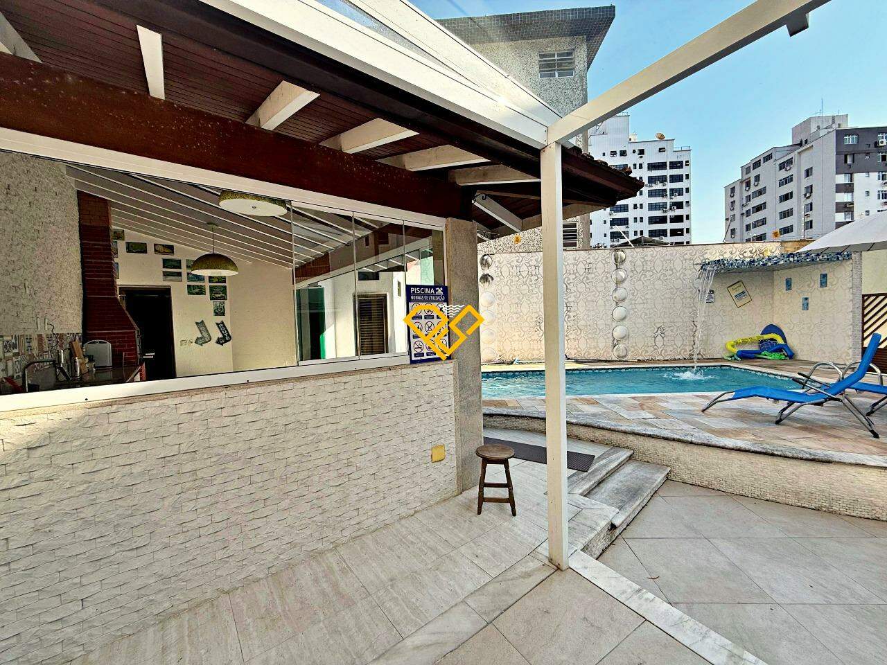 Sobreposta Baixa à venda no Aparecida: Área gourmet com piscina