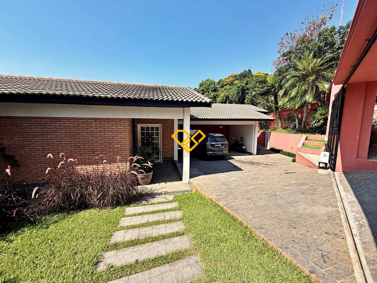 Casa à venda no Santa Terezinha: Garagem