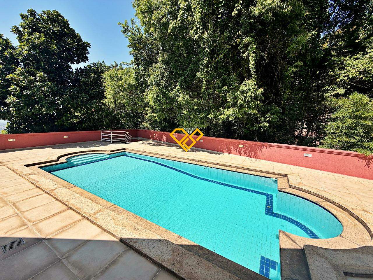 Casa à venda no Santa Terezinha: Piscina
