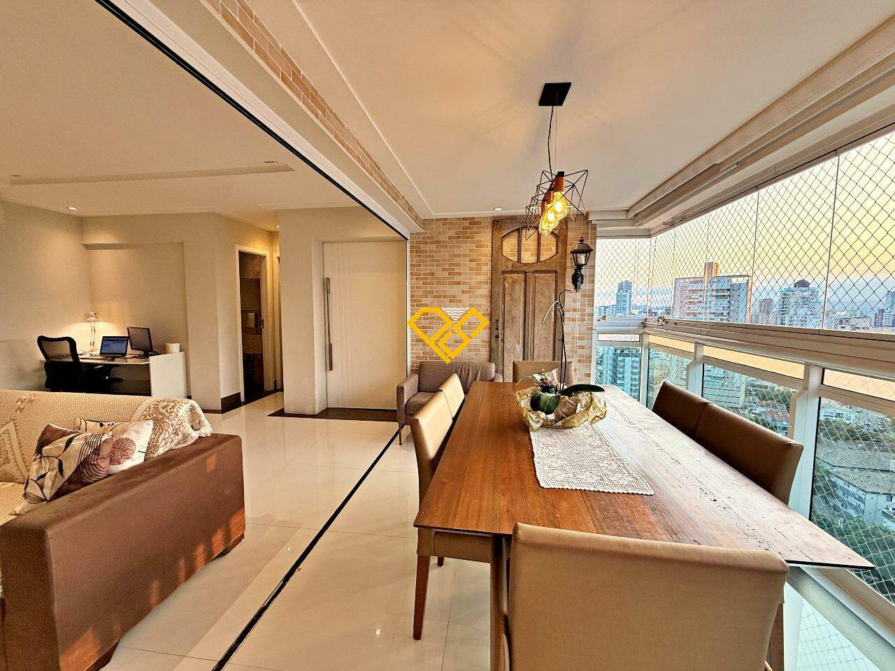 Apartamento à venda no Ponta da Praia: Varanda