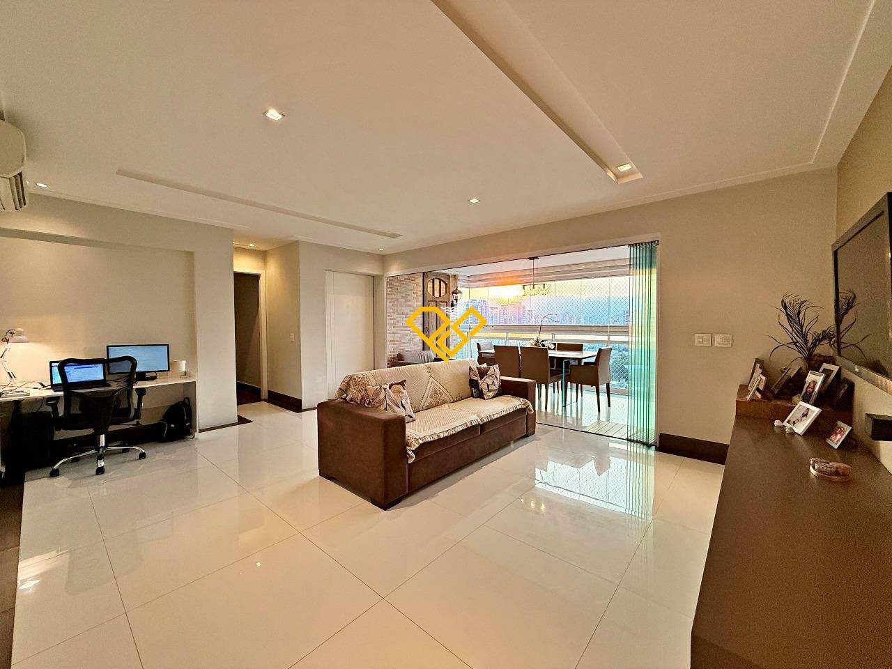 Apartamento à venda no Ponta da Praia: Sala