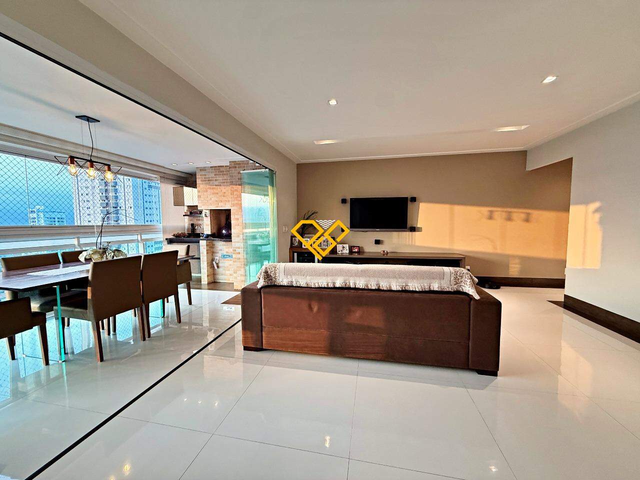 Apartamento à venda no Ponta da Praia: Sala