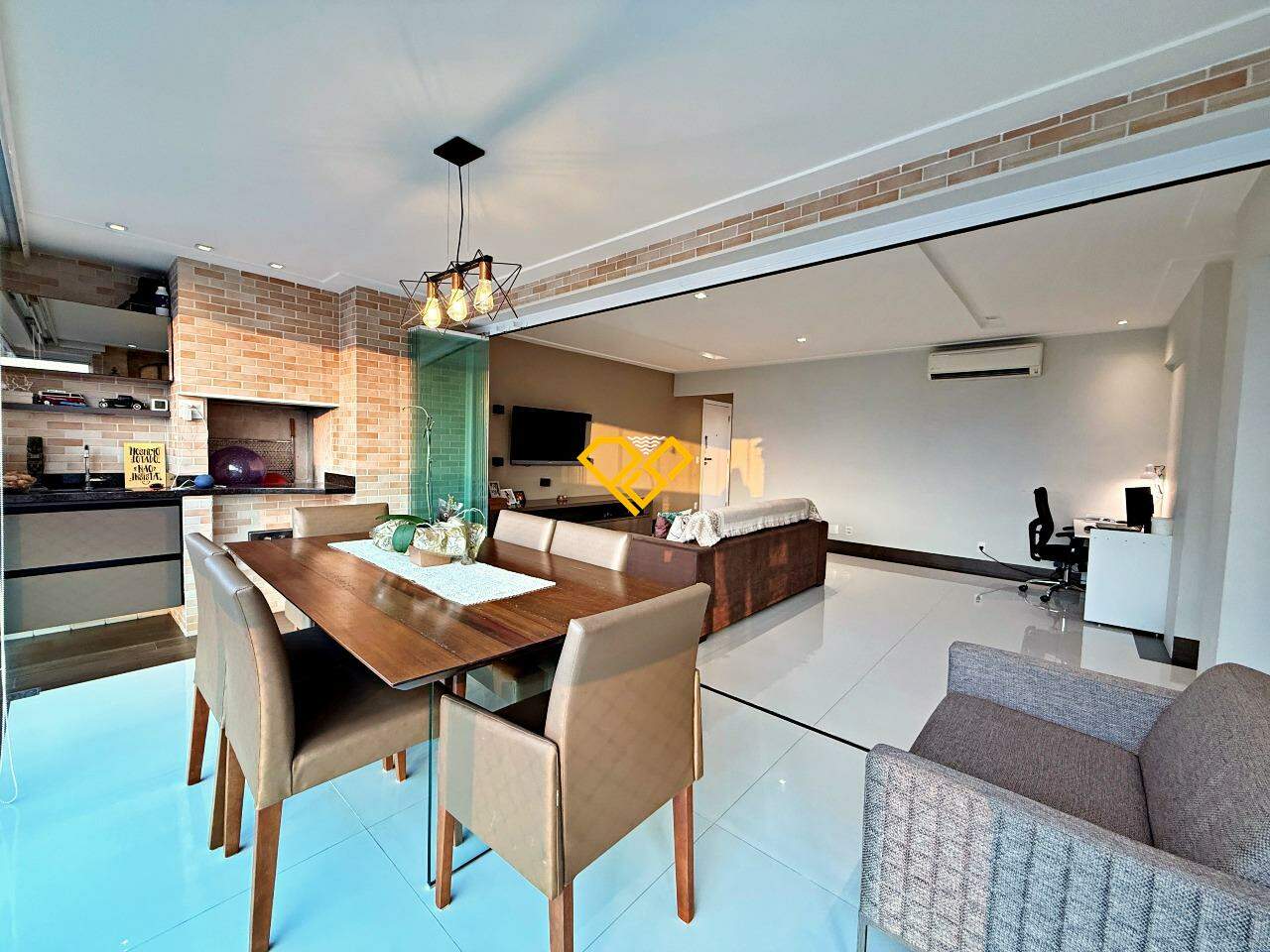 Apartamento à venda no Ponta da Praia: Varanda e sala