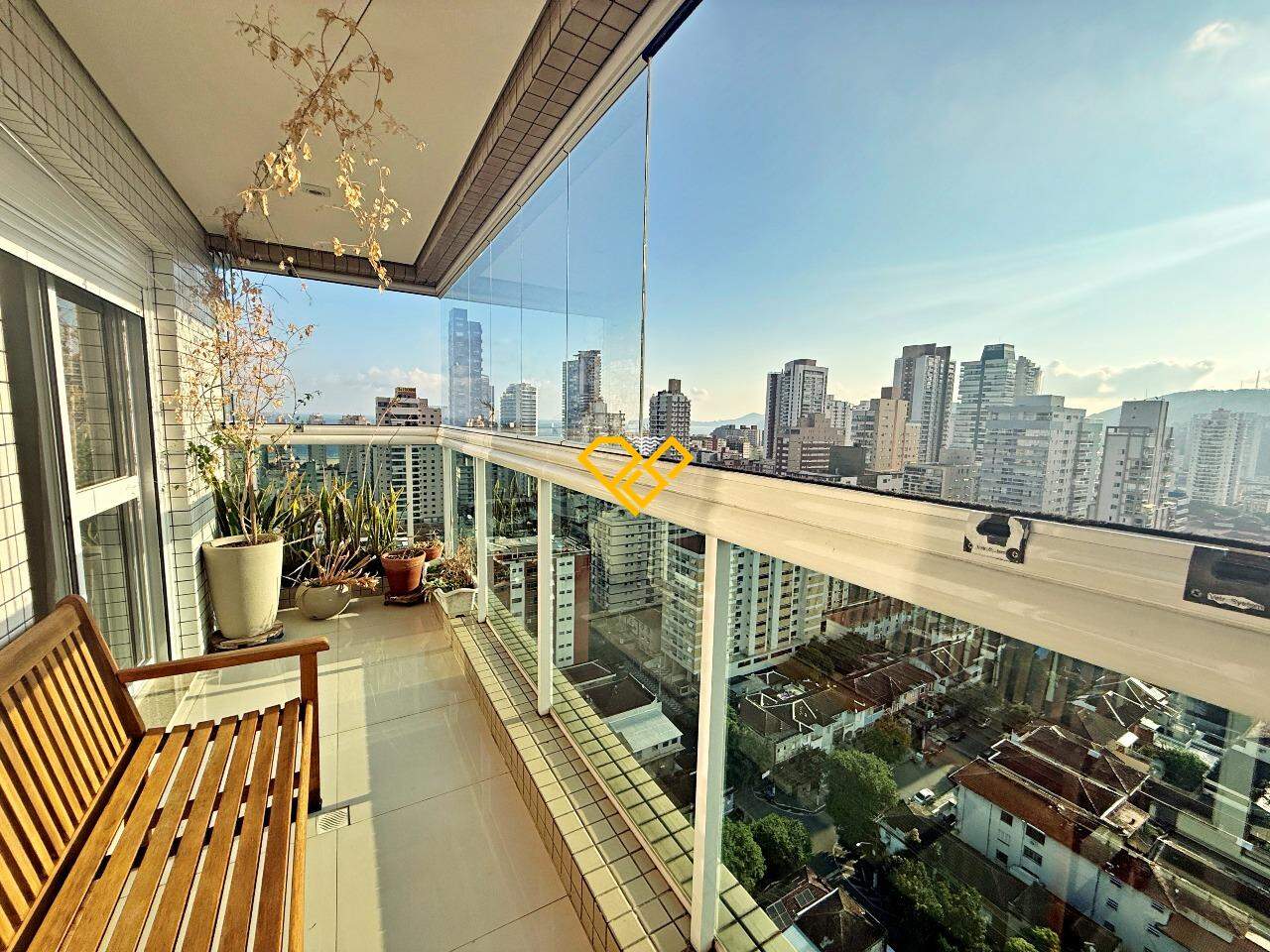 Apartamento para aluguel no Pompéia: Varanda das suítes 1 e 2