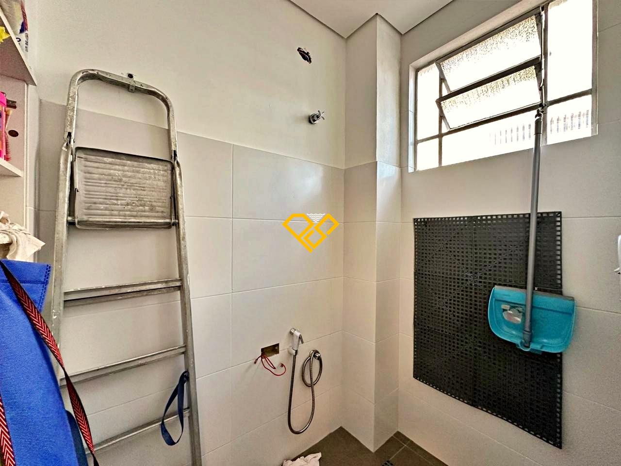 Apartamento à venda no José Menino: Wc de serviço