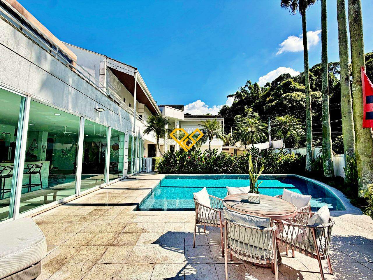 Casa à venda no Santa Terezinha: Piscina