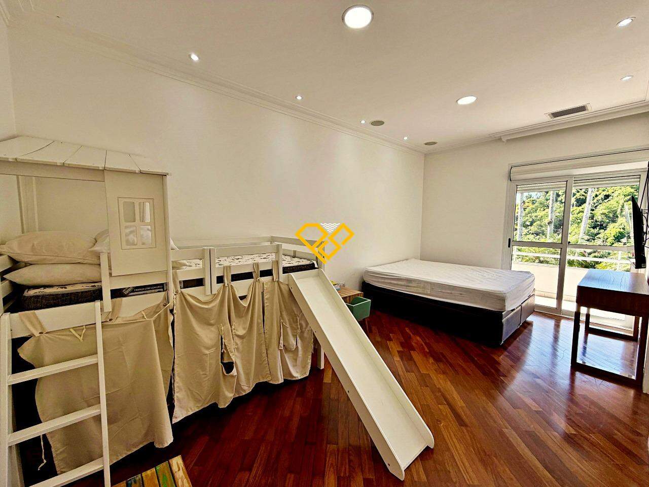 Casa à venda no Santa Terezinha: Dormitório 4 suíte