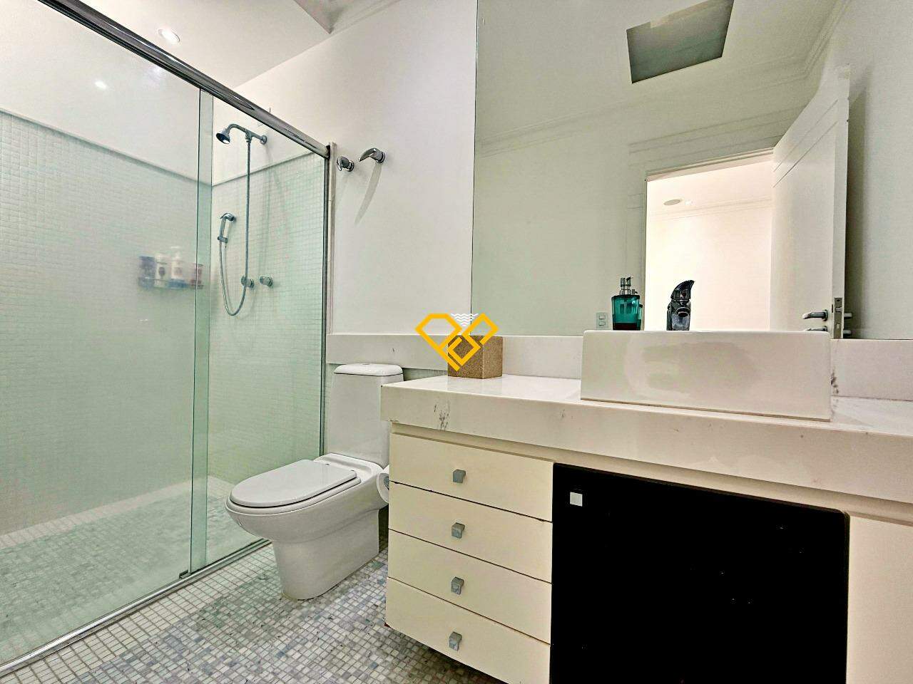 Casa à venda no Santa Terezinha: Wc suíte 4