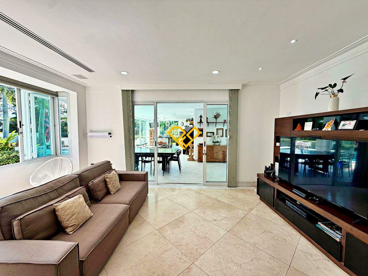 Casa à venda no Santa Terezinha: Sala de tv