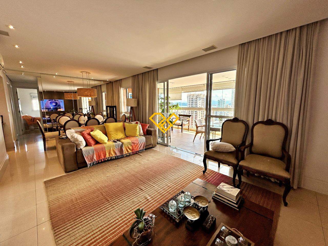 Apartamento à venda no Ponta da Praia: Sala