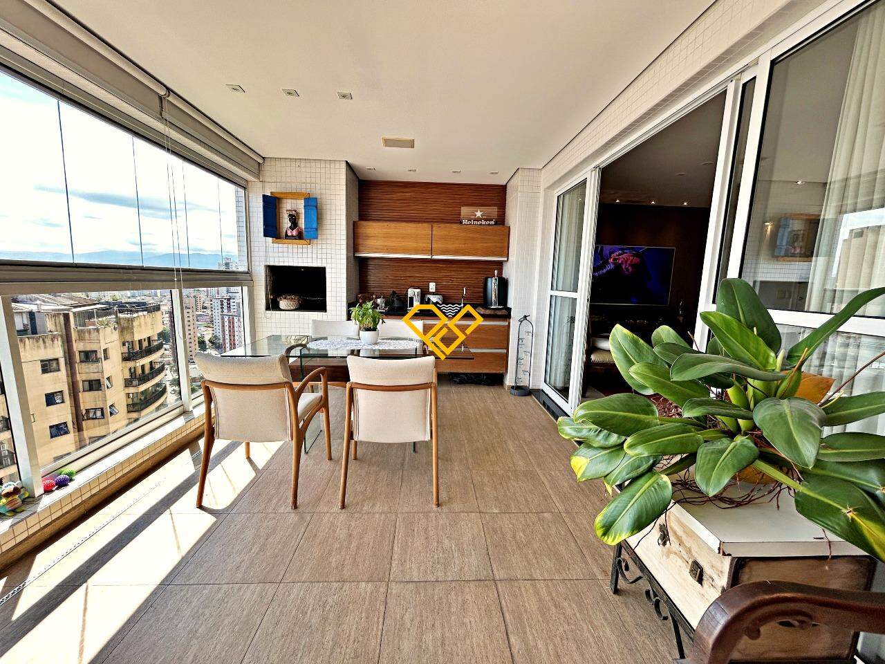 Apartamento à venda no Ponta da Praia: Varanda