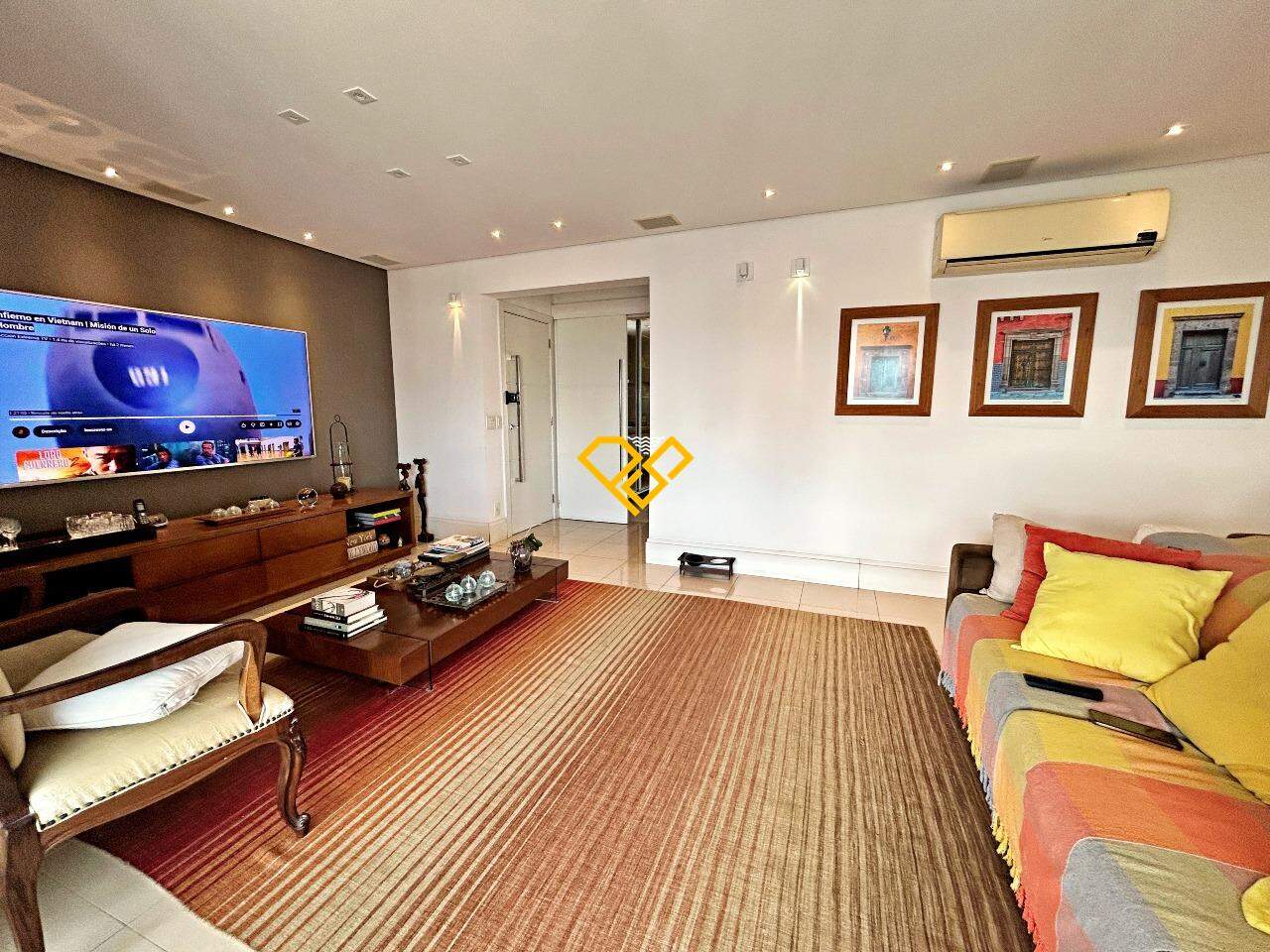 Apartamento à venda no Ponta da Praia: Sala