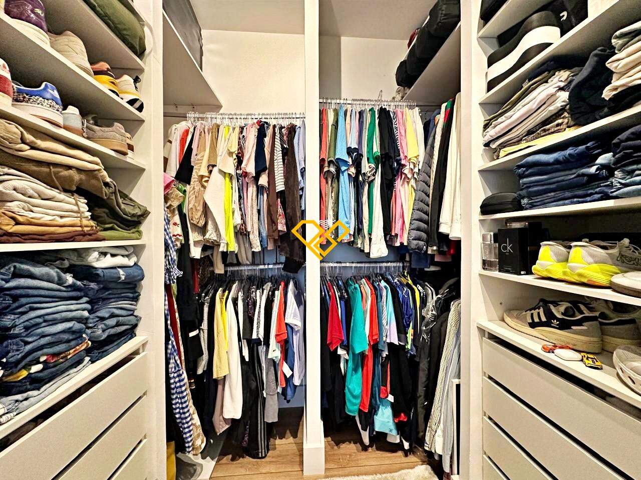 Apartamento à venda no Ponta da Praia: Dormitório 1 - suíte - closet