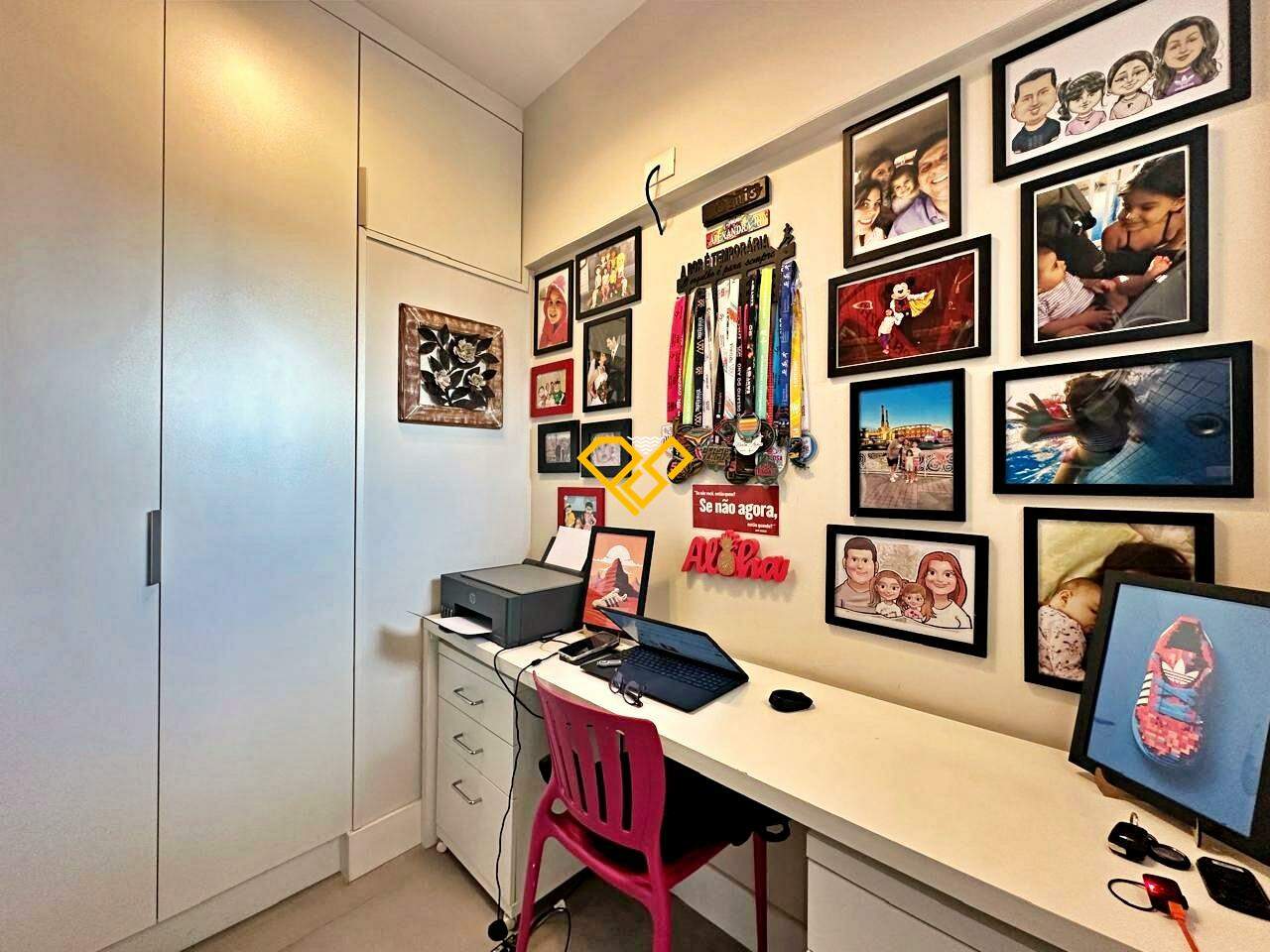 Apartamento à venda no Ponta da Praia: Dependência
