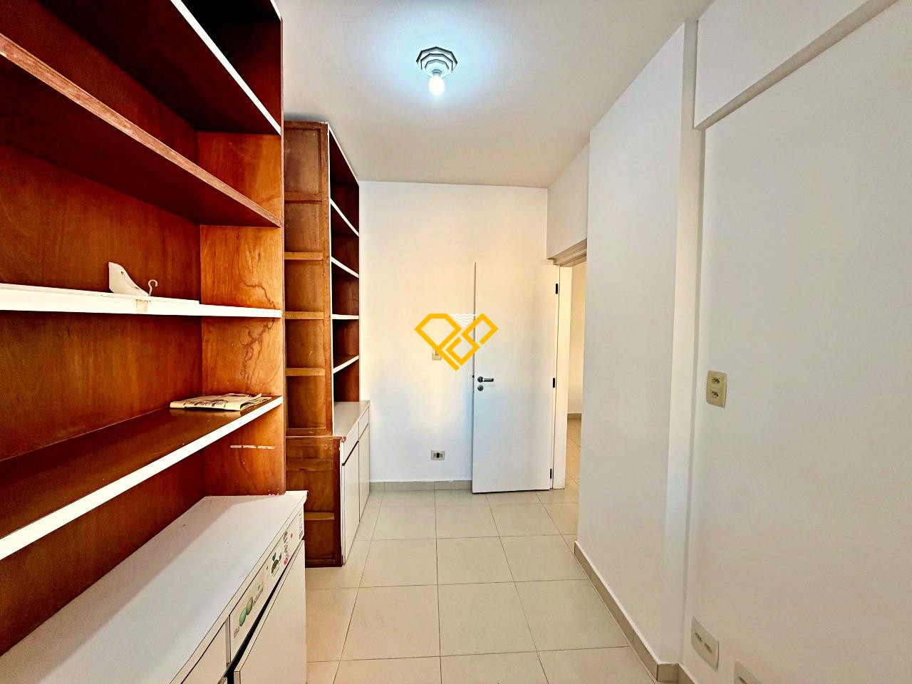 Apartamento à venda no Ponta da Praia: Dependência