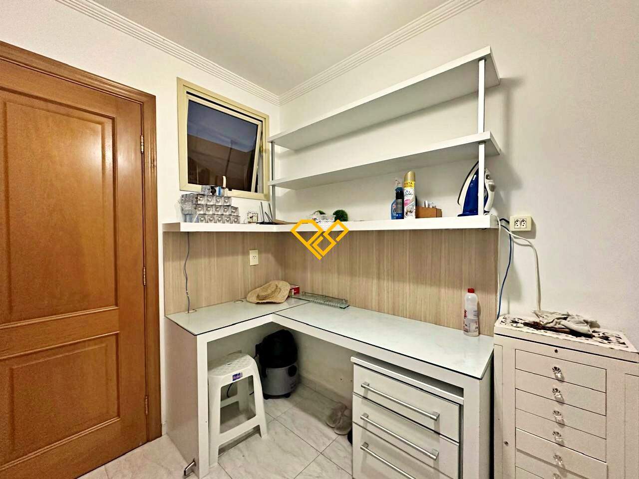 Apartamento à venda no Embaré: Dependência