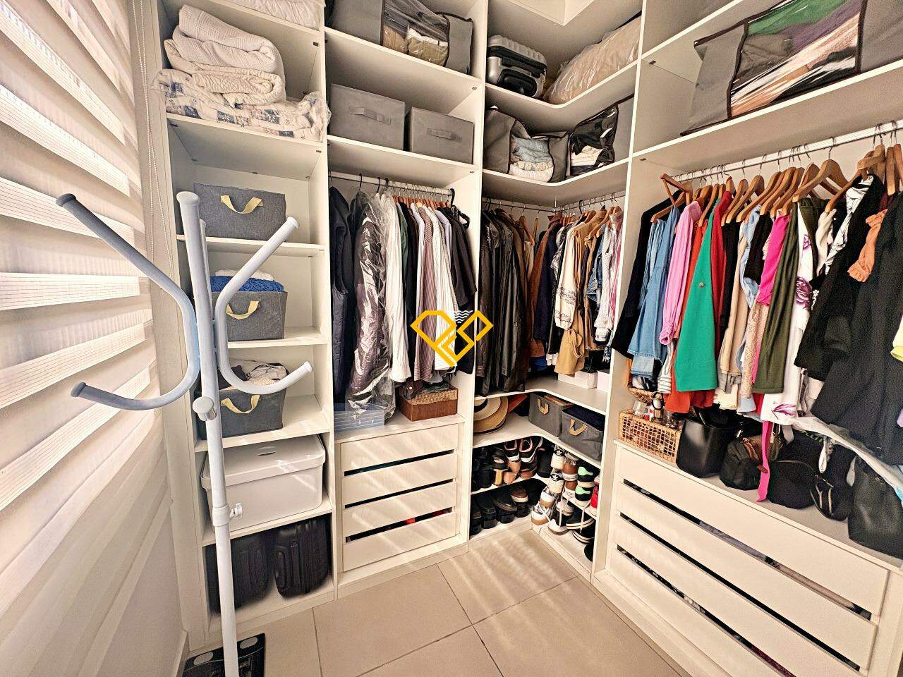 Apartamento à venda no Gonzaga: Dormitório 1 - suíte - closet