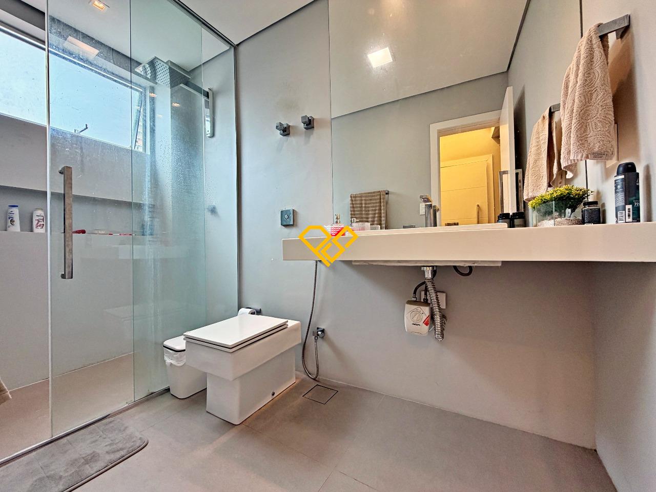 Apartamento Duplex à venda no Ponta da Praia: Wc suíte