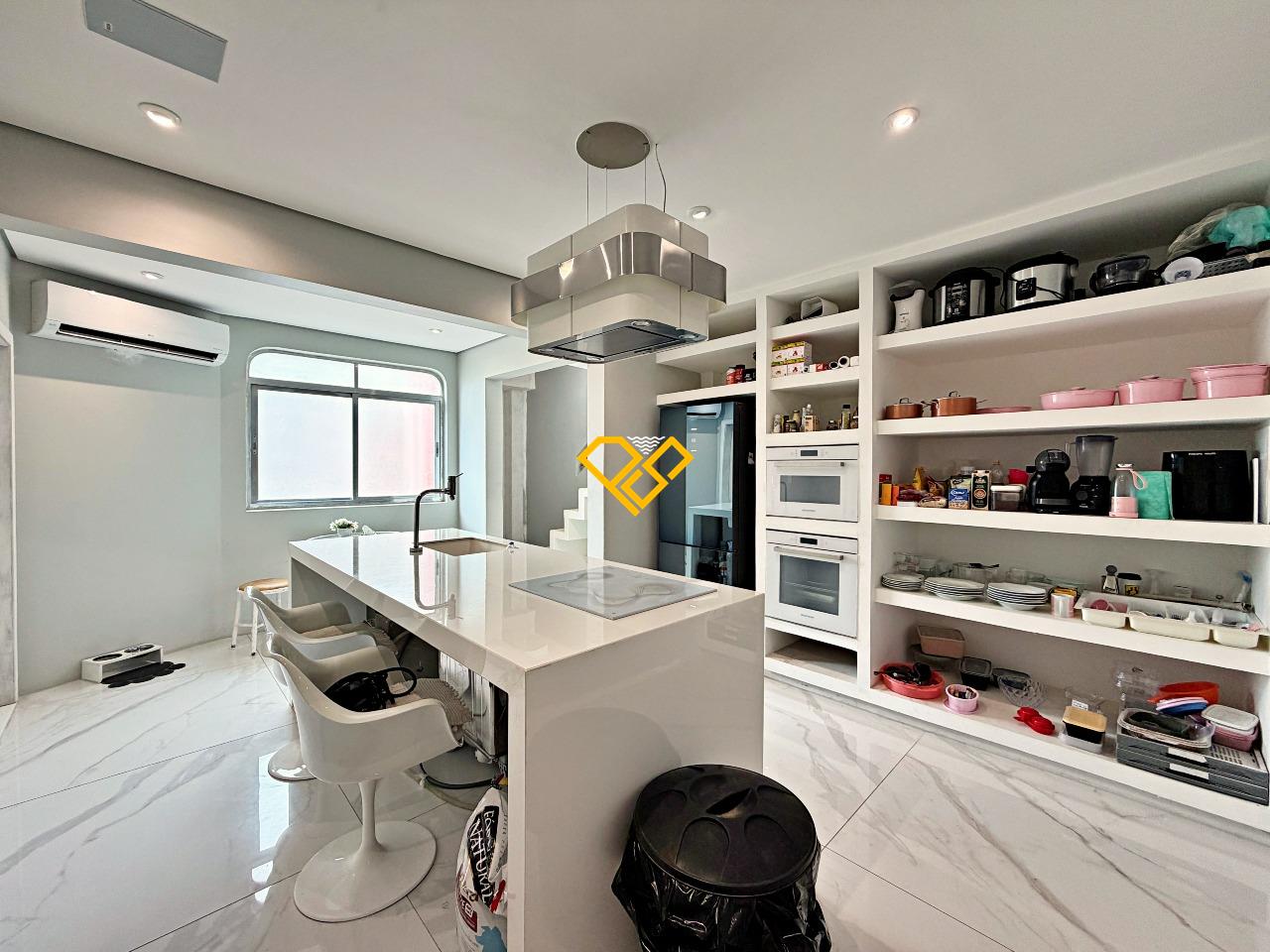 Apartamento Duplex à venda no Ponta da Praia: Cozinha