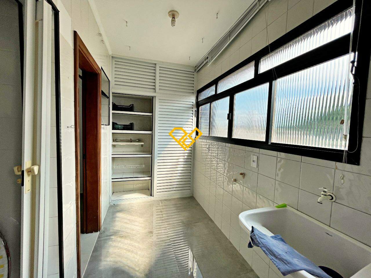 Apartamento para aluguel no Marapé: Área de serviço