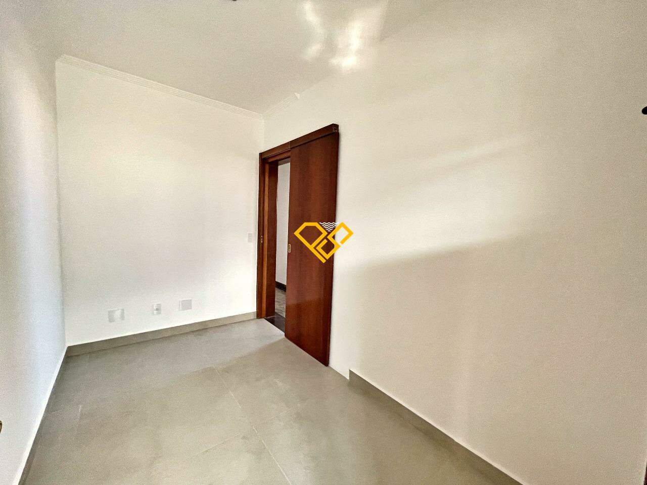 Apartamento para aluguel no Marapé: Dependência revertida