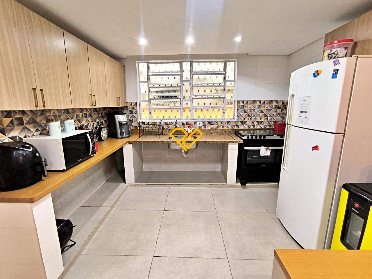 Sobrado à venda no Embaré: Cozinha