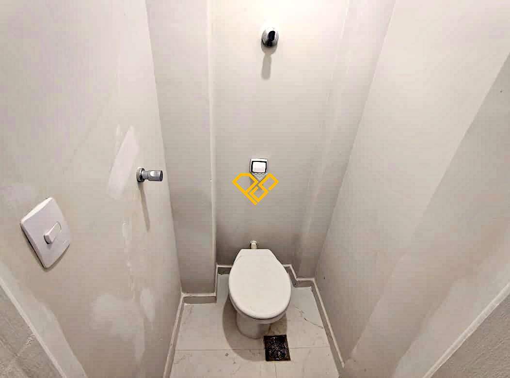Apartamento à venda no Gonzaga: Wc de serviço