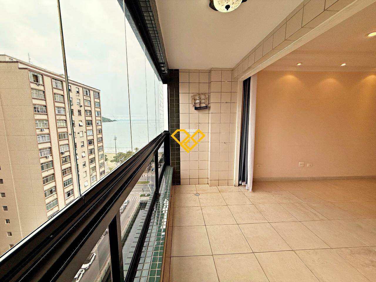 Apartamento à venda no Embaré: Varanda e vista