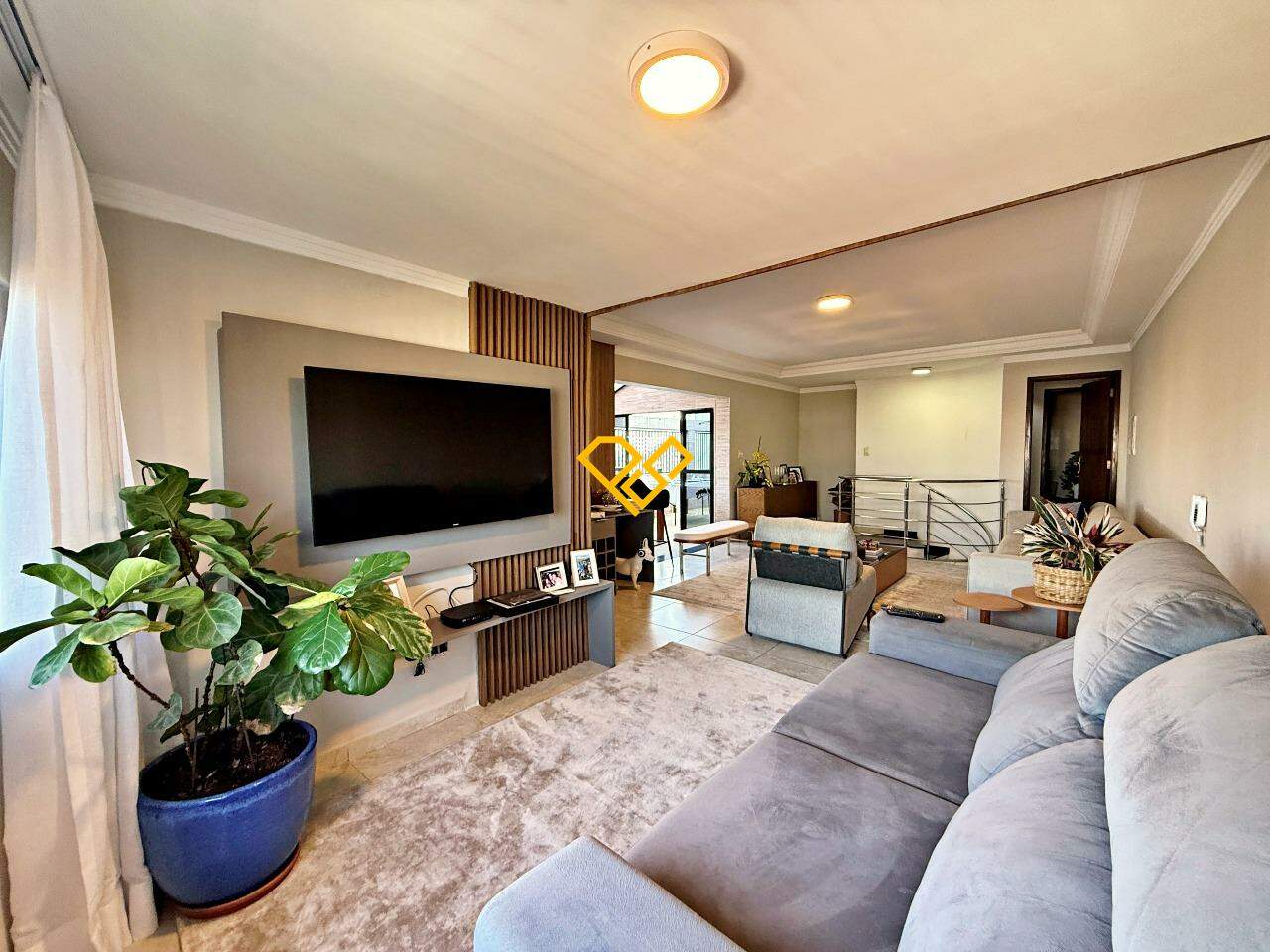 Cobertura à venda no Vila Mathias: Sala 2° andar