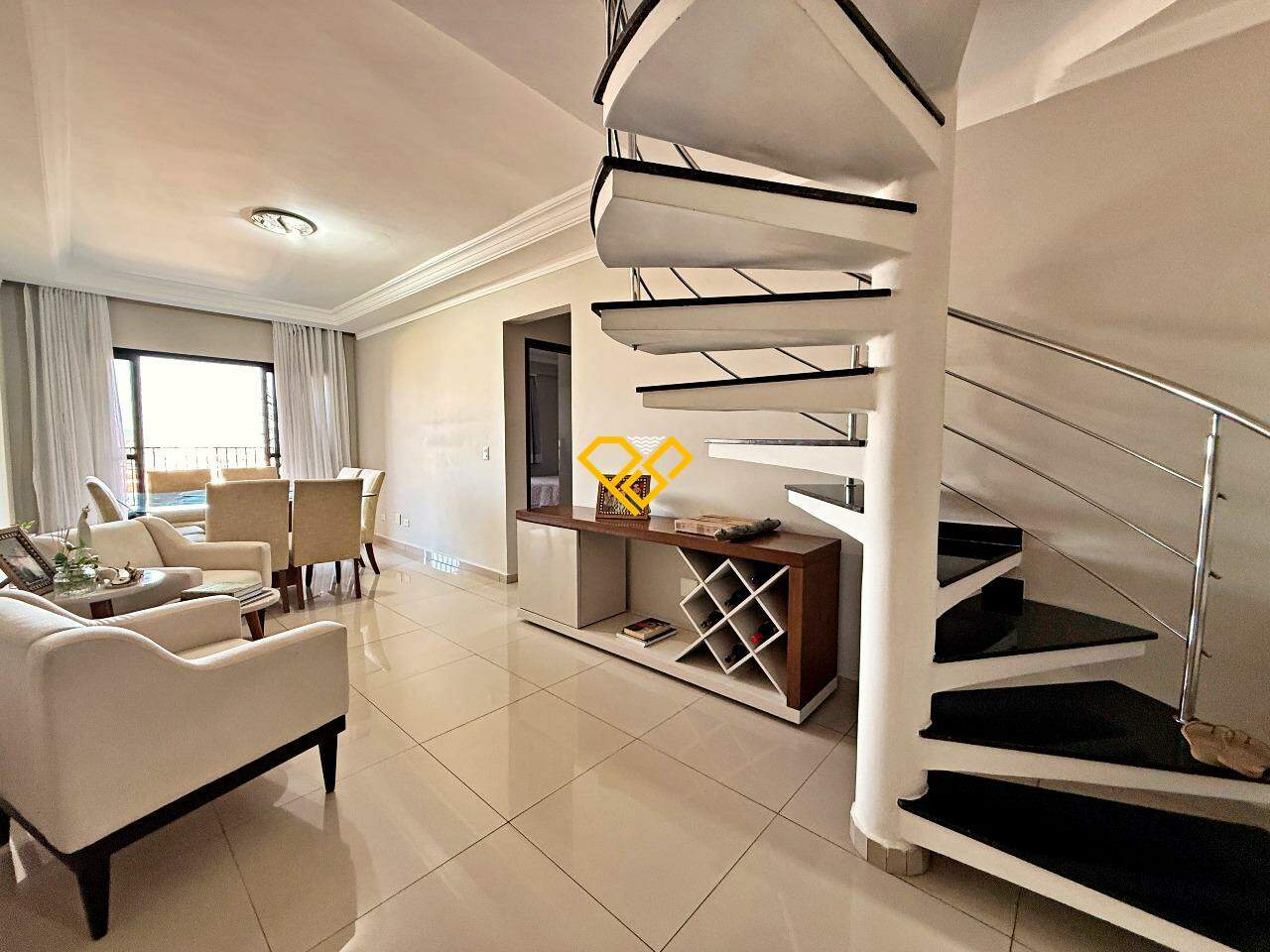 Cobertura à venda no Vila Mathias: Sala 1° andar