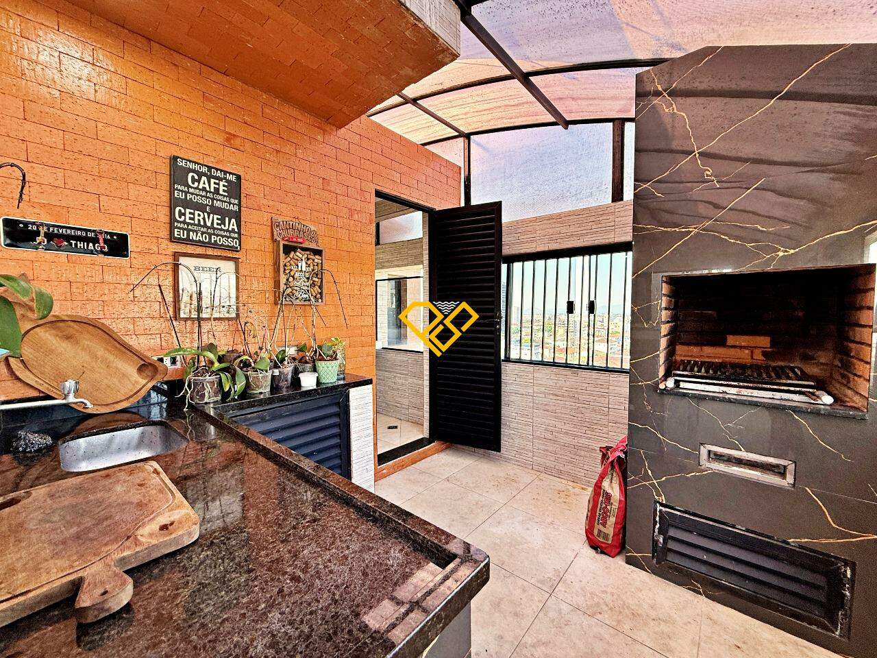 Cobertura à venda no Vila Mathias: Área gourmet com churrasqueira