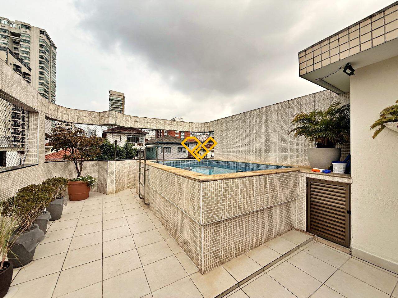 Sobreposta Alta à venda no Boqueirão: Piscina
