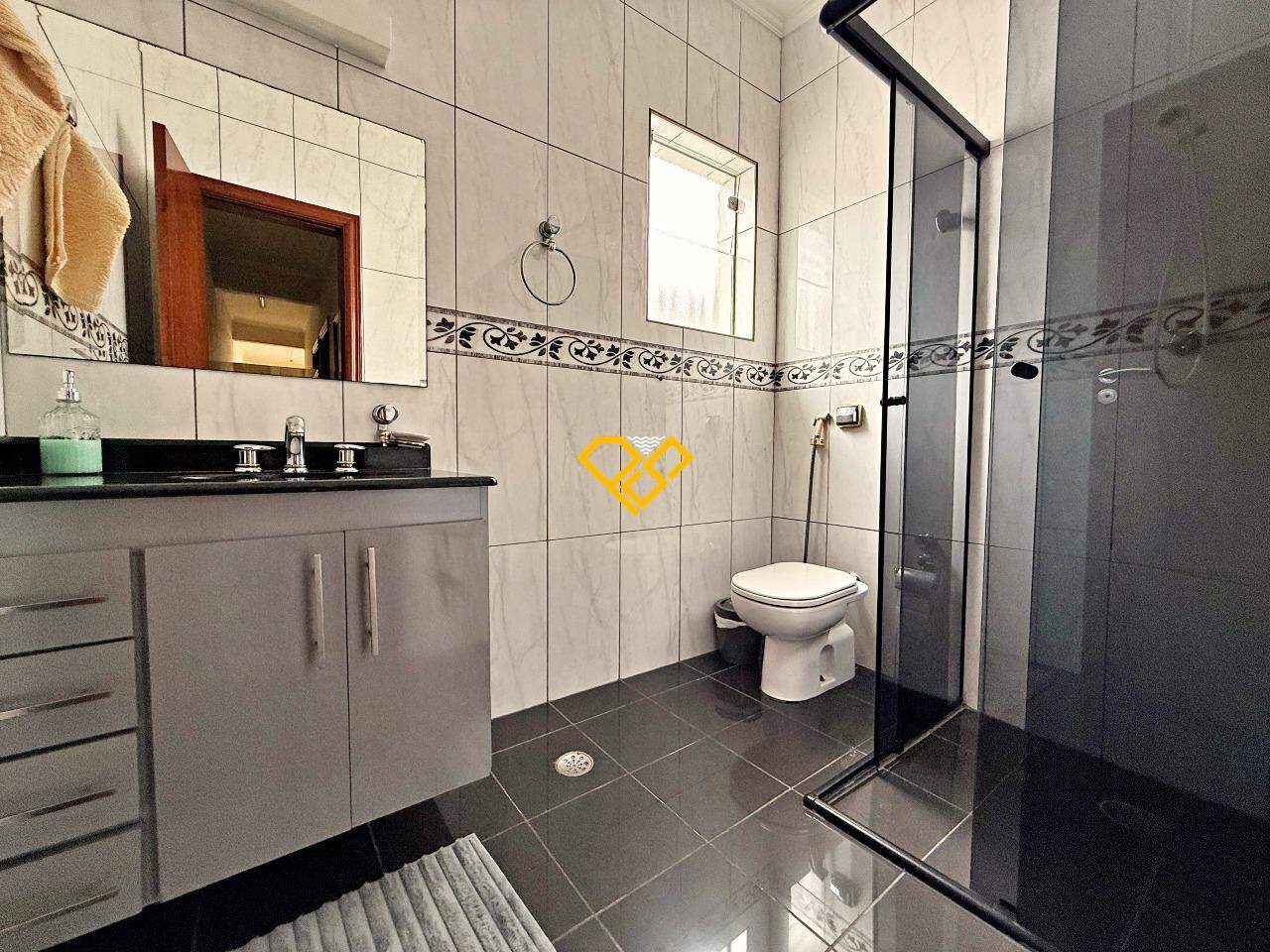 Sobreposta Alta à venda no Boqueirão: Wc social