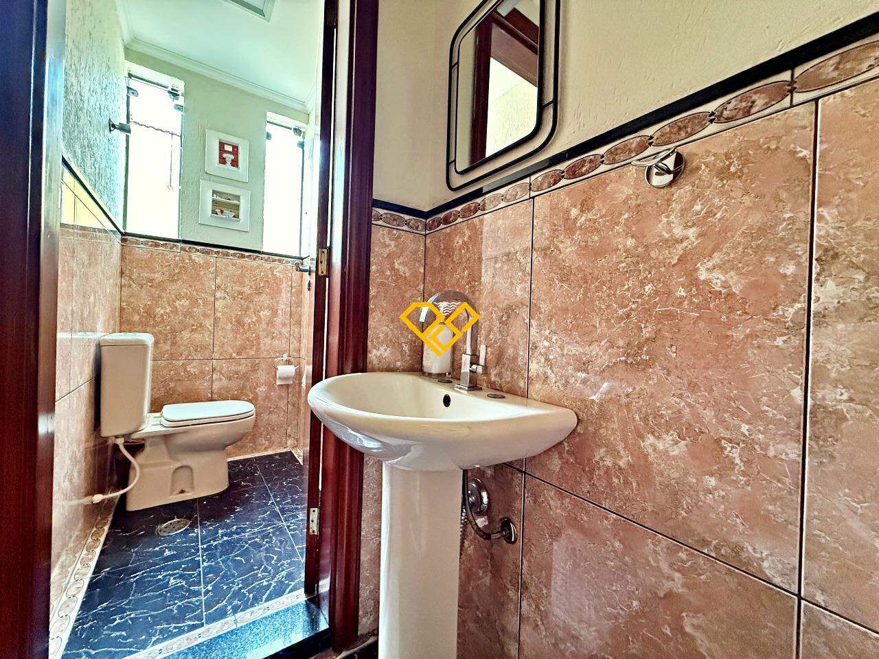 Sobreposta Alta à venda no Boqueirão: Lavabo