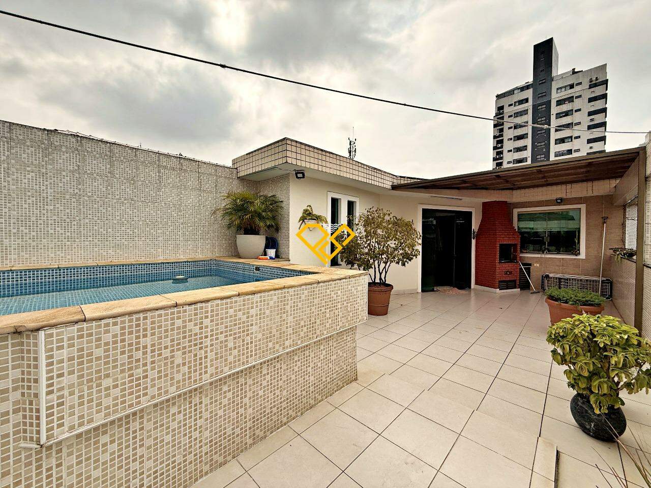 Sobreposta Alta à venda no Boqueirão: Piscina e área gourmet com churrasqueira