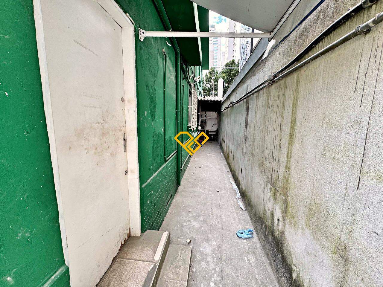 Casa para aluguel no Aparecida: Quintal lateral