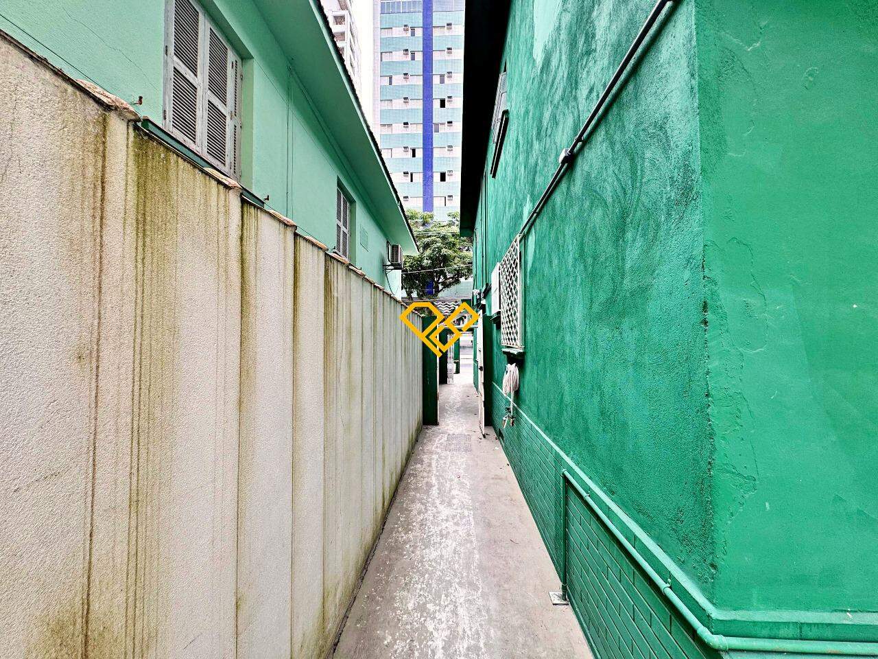Casa para aluguel no Aparecida: Quintal lateral