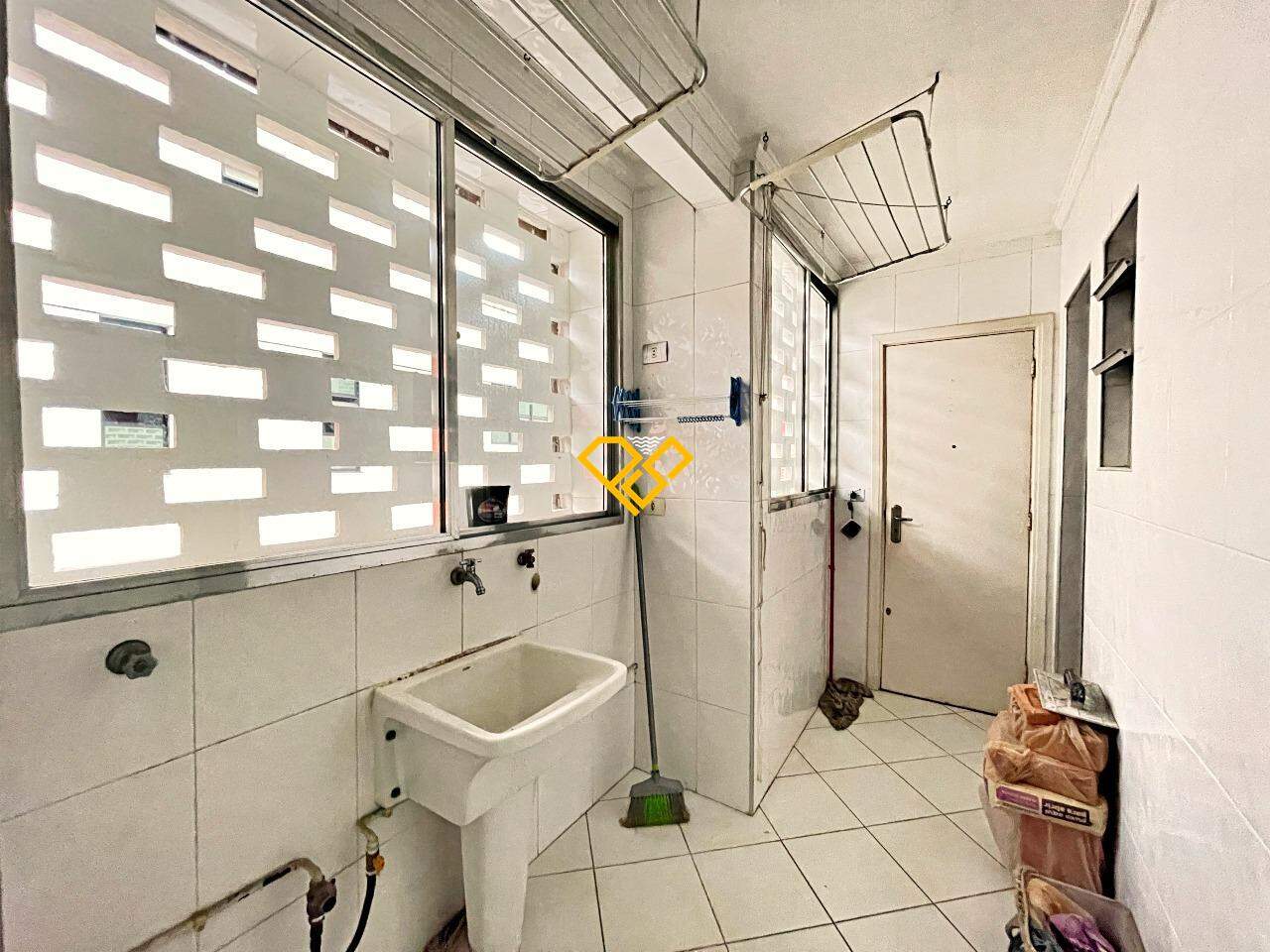 Apartamento à venda no Embaré: Área de serviço