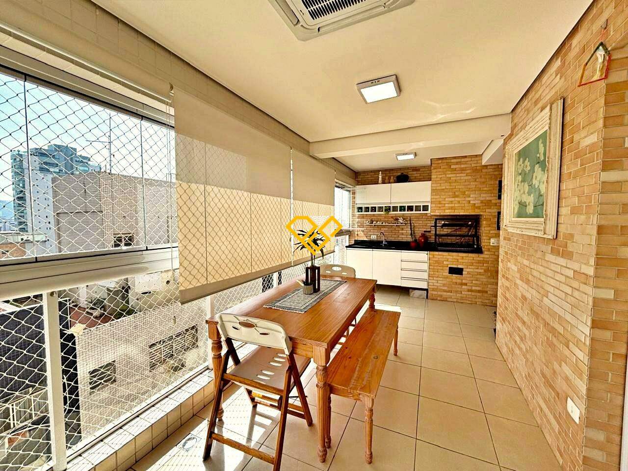 Apartamento à venda no Gonzaga: Varanda com churrasqueira