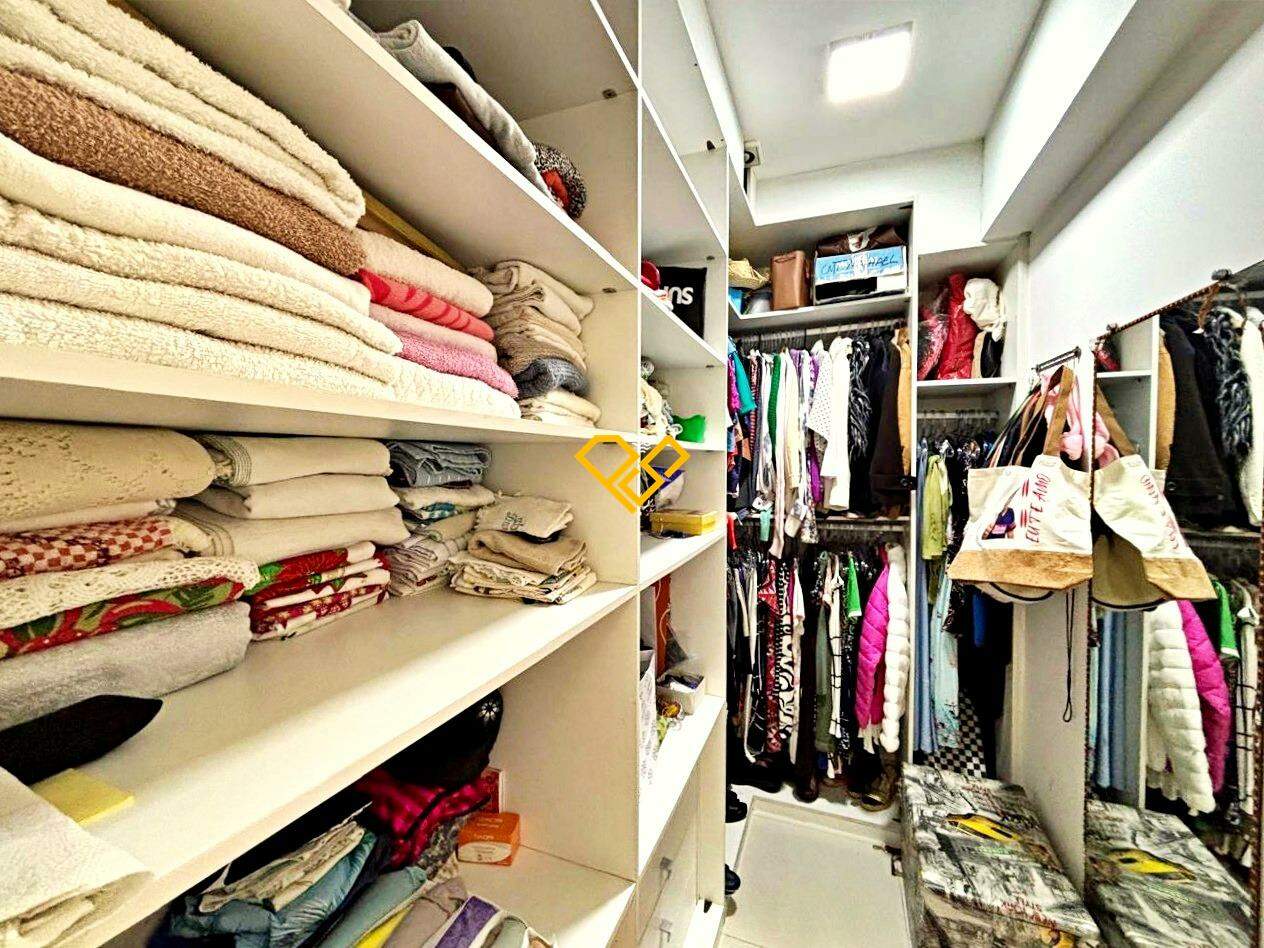 Apartamento à venda no Gonzaga: Closet