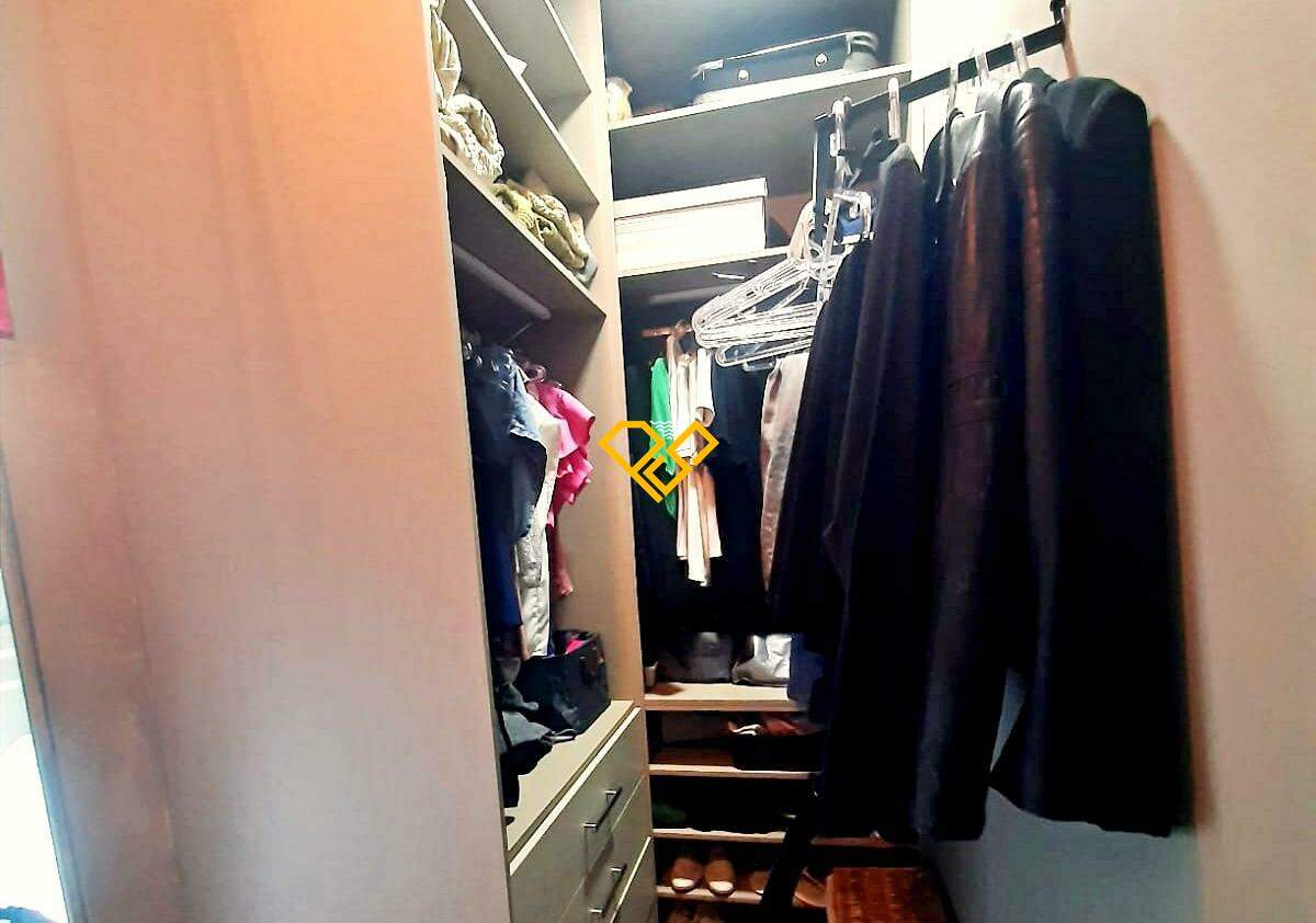 Garden à venda no Macuco: Closet