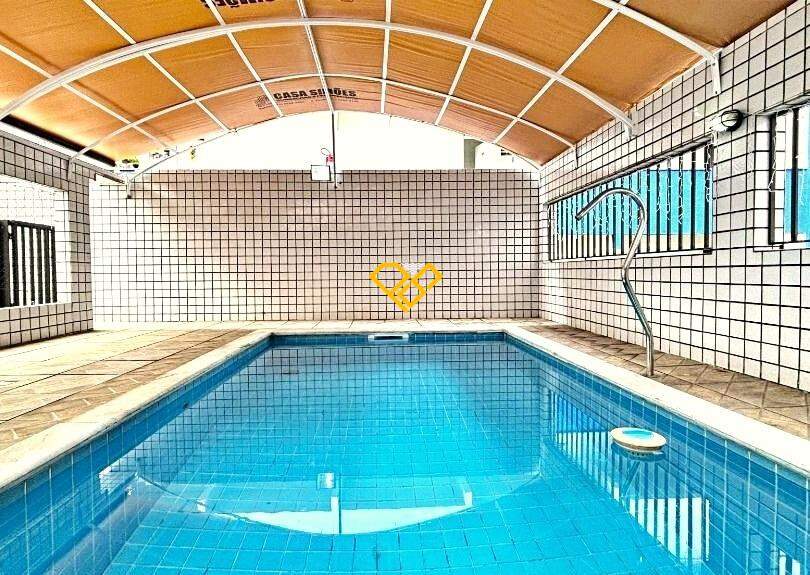 Cobertura à venda no Ponta da Praia: Piscina