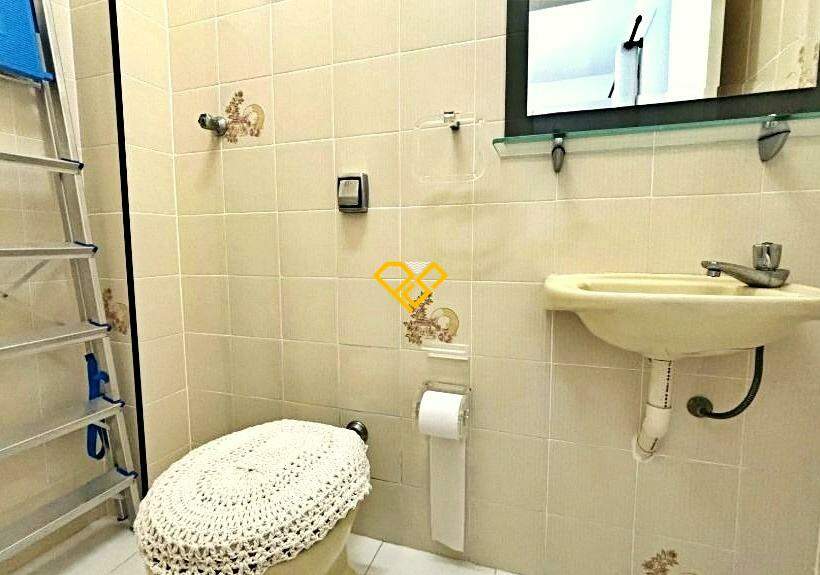 Cobertura à venda no Ponta da Praia: Wc da piscina