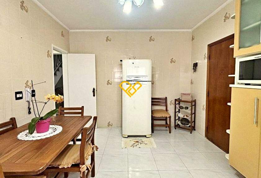 Cobertura à venda no Ponta da Praia: Cozinha