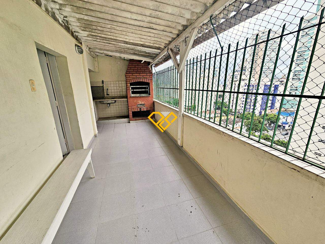 Apartamento para aluguel no Ponta da Praia: Lazer - salão de festas - churrasqueira