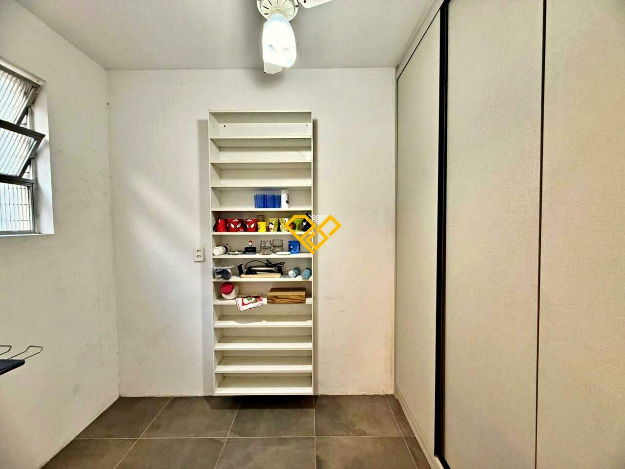 Apartamento à venda no Embaré: Dependência