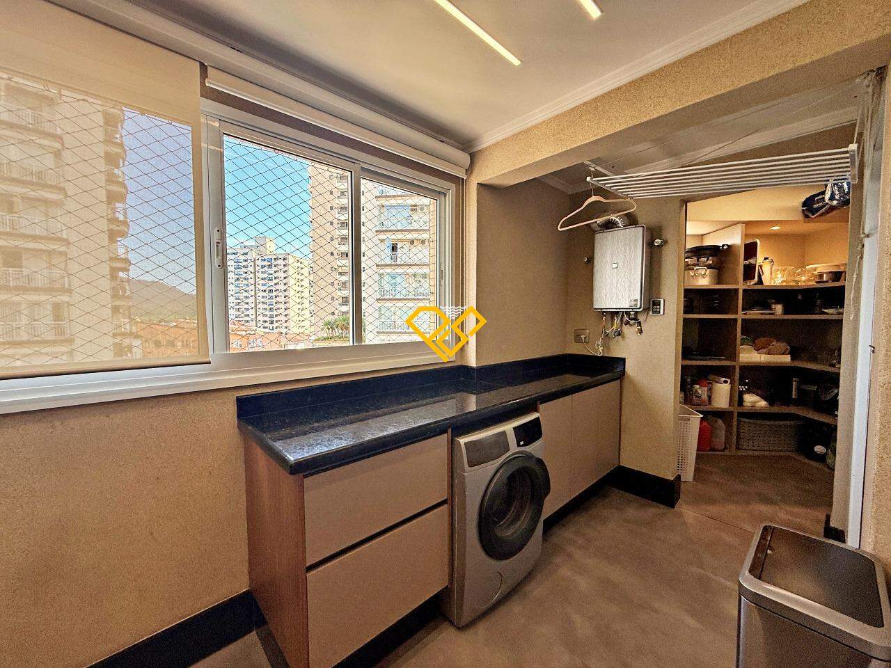 Apartamento à venda no Ponta da Praia: Área de serviço